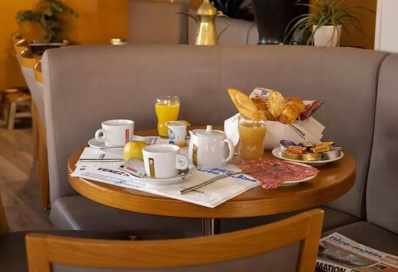 בית מלון כפרי The Originals City, Hôtel Galaxie, Nice Aéroport