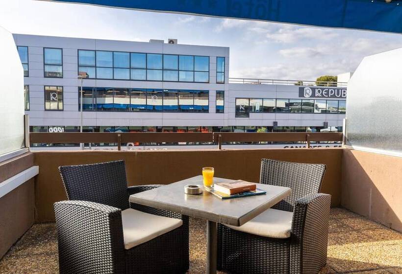 בית מלון כפרי The Originals City, Hôtel Galaxie, Nice Aéroport