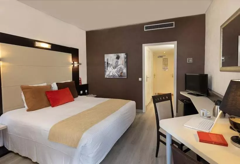 בית מלון כפרי The Originals City, Hôtel Galaxie, Nice Aéroport