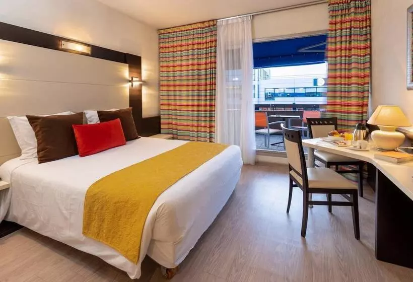 בית מלון כפרי The Originals City, Hôtel Galaxie, Nice Aéroport