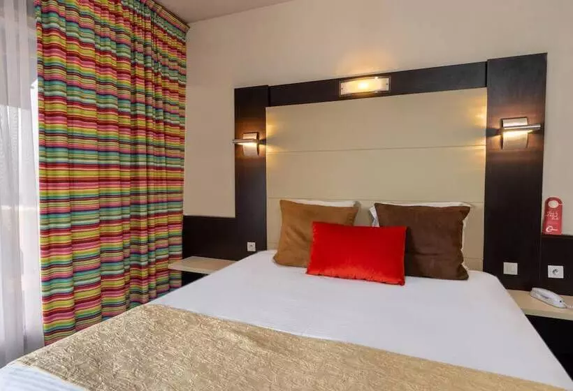 בית מלון כפרי The Originals City, Hôtel Galaxie, Nice Aéroport