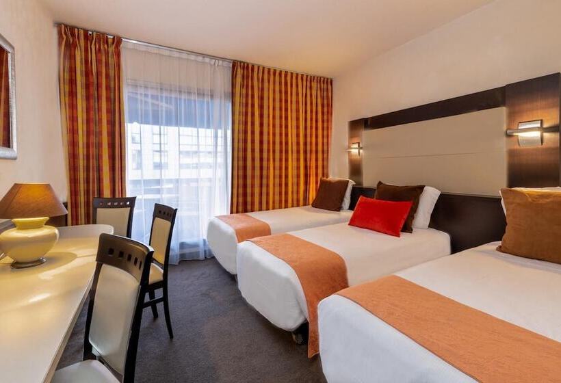 בית מלון כפרי The Originals City, Hôtel Galaxie, Nice Aéroport