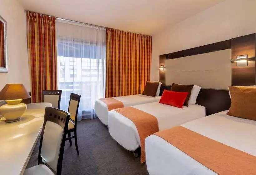 בית מלון כפרי The Originals City, Hôtel Galaxie, Nice Aéroport