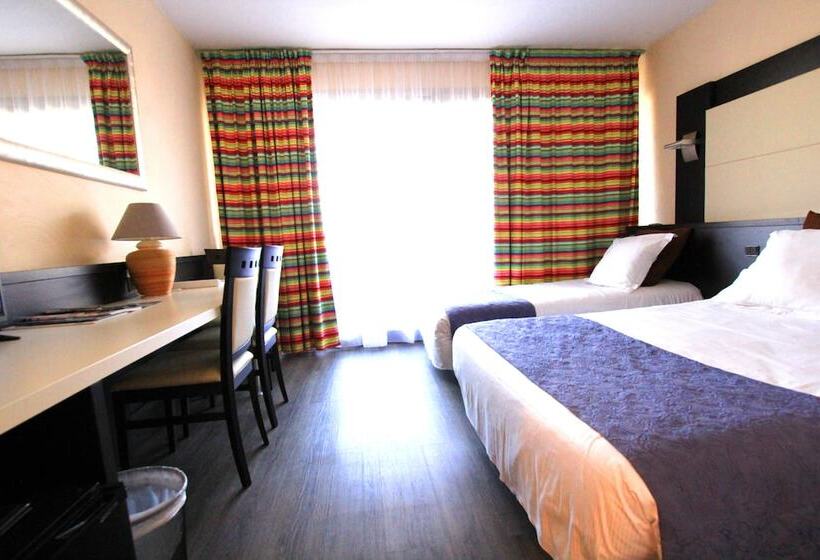 בית מלון כפרי The Originals City, Hôtel Galaxie, Nice Aéroport