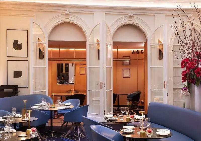 ホテル Hôtel Vernet Champs Elysées Paris