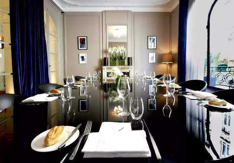 ホテル Hôtel Vernet Champs Elysées Paris