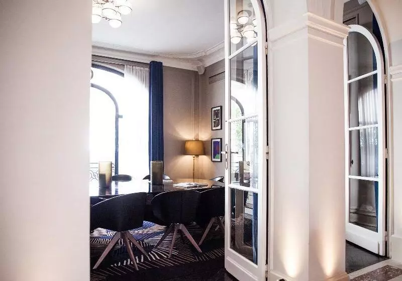 ホテル Hôtel Vernet Champs Elysées Paris