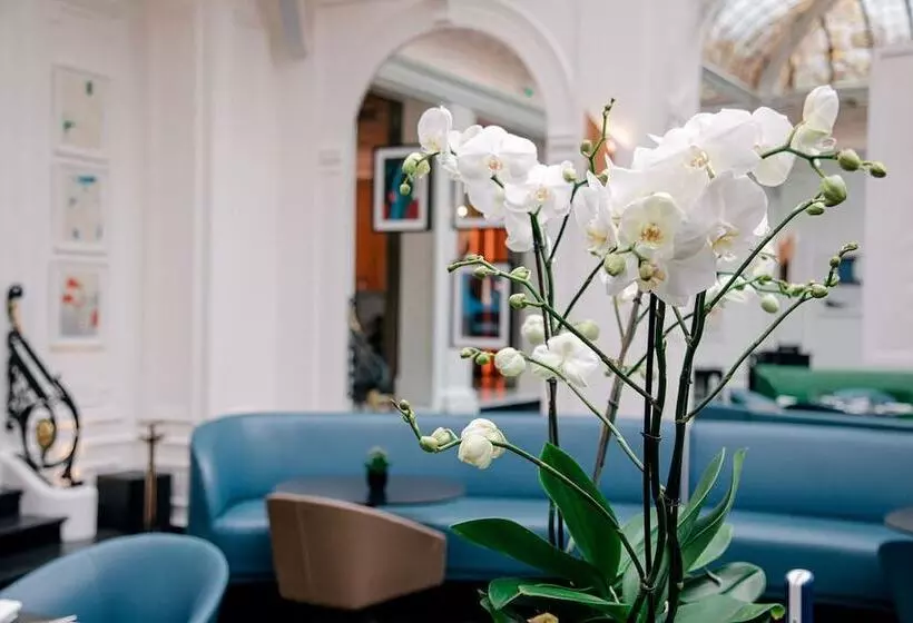 ホテル Hôtel Vernet Champs Elysées Paris