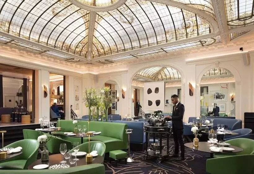 ホテル Hôtel Vernet Champs Elysées Paris