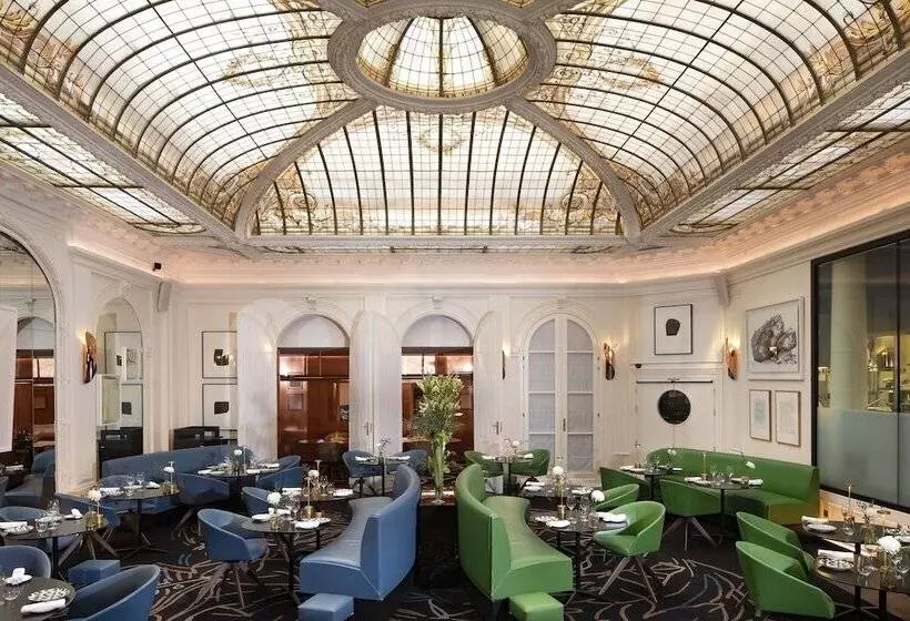 ホテル Hôtel Vernet Champs Elysées Paris