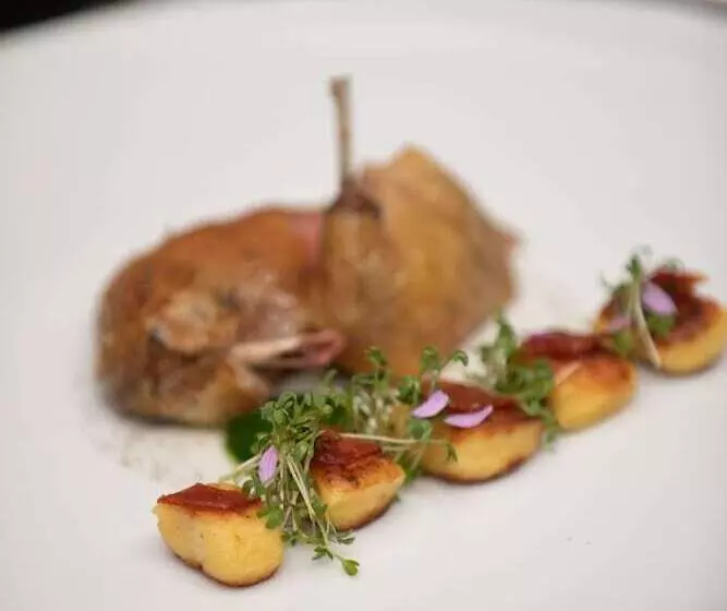 ホテル Hôtel Vernet Champs Elysées Paris