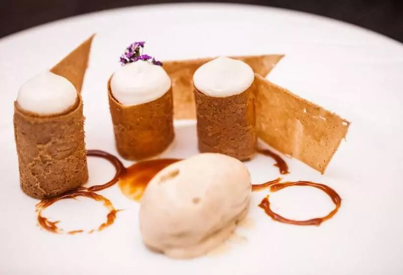 ホテル Hôtel Vernet Champs Elysées Paris