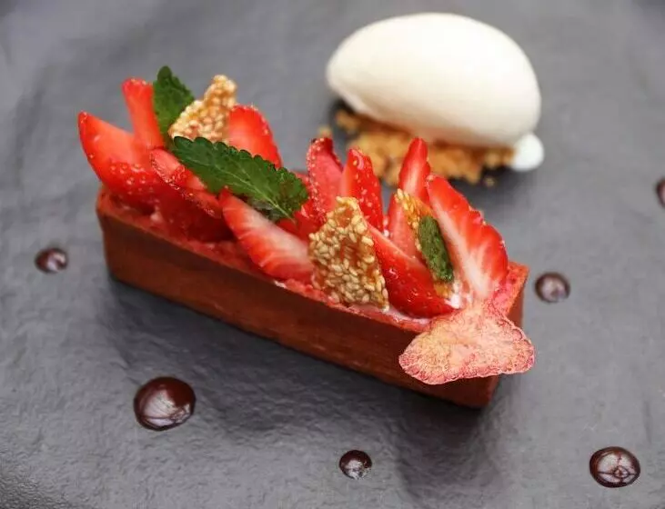 ホテル Hôtel Vernet Champs Elysées Paris