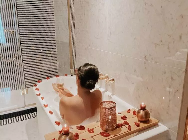 ホテル Hôtel Vernet Champs Elysées Paris