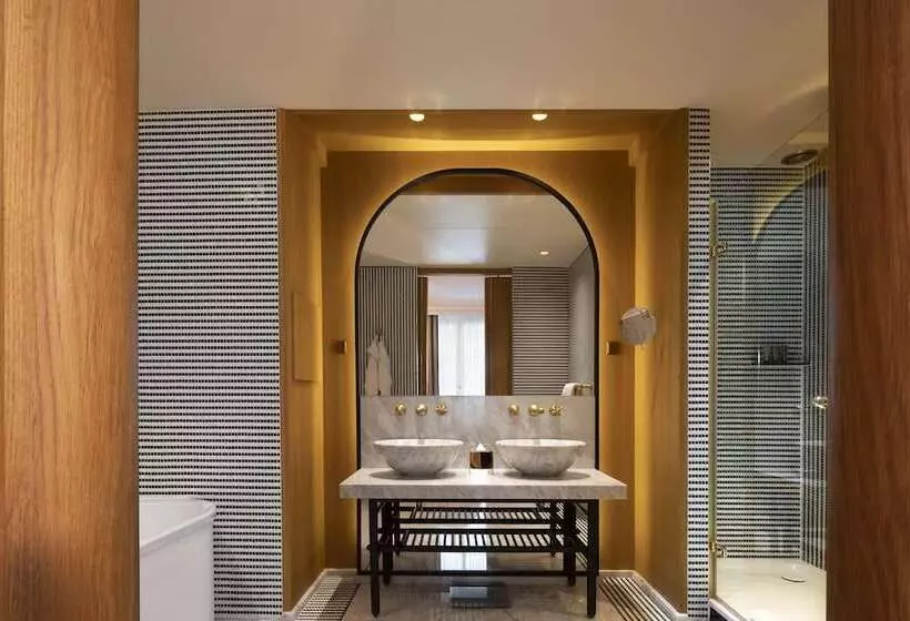 ホテル Hôtel Vernet Champs Elysées Paris