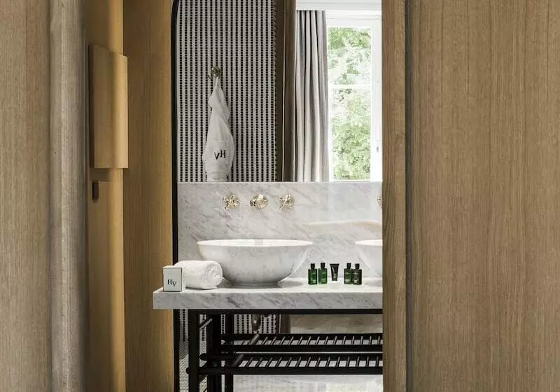 ホテル Hôtel Vernet Champs Elysées Paris