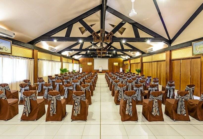 Plantation Island Resort