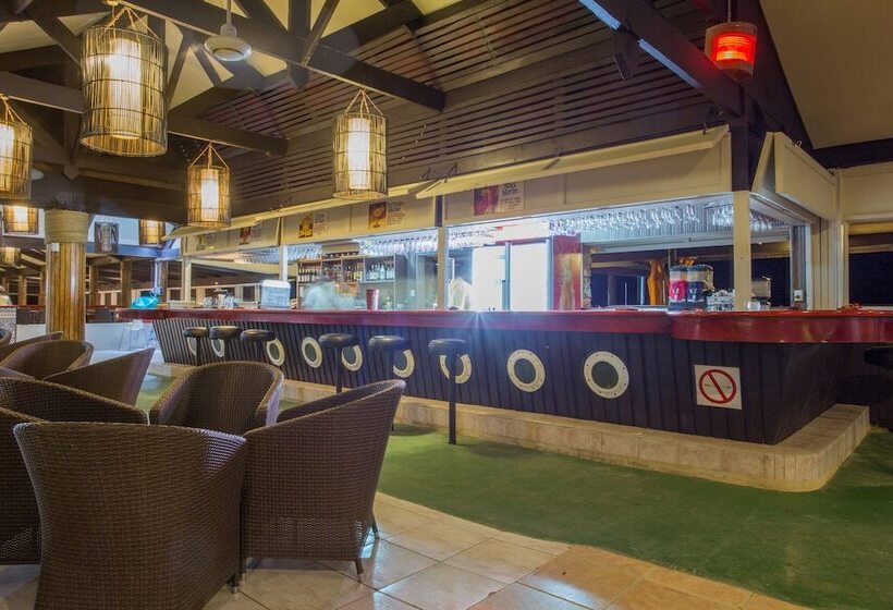 Plantation Island Resort