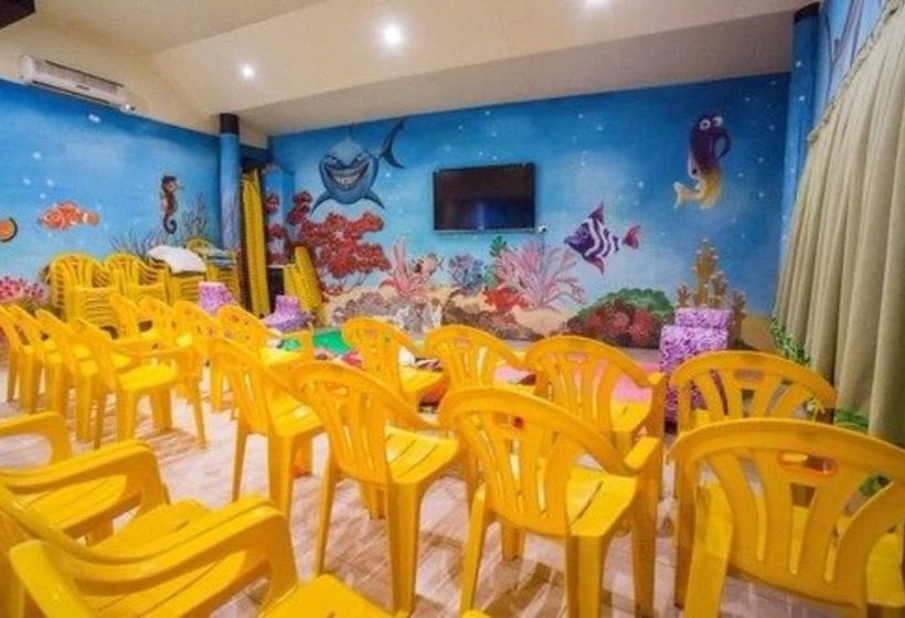 Plantation Island Resort