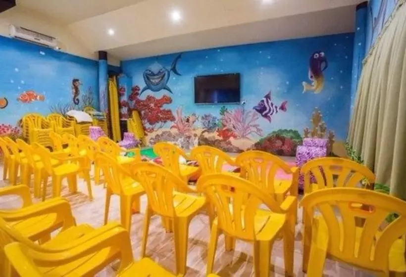 Plantation Island Resort