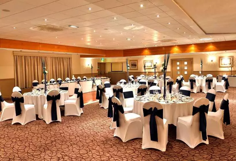 Отель Cresta Court