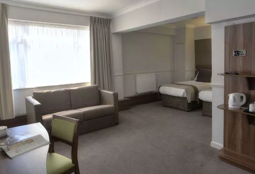 Отель Cresta Court