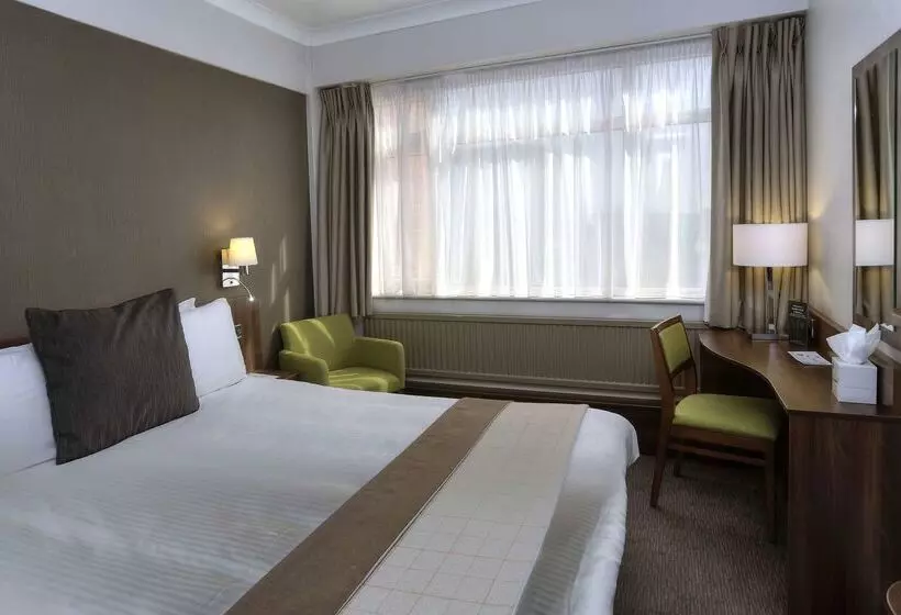 Отель Cresta Court