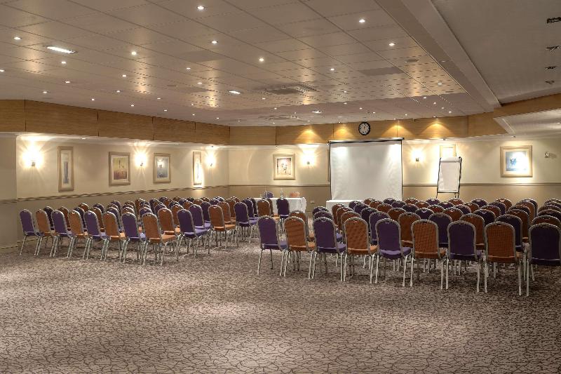 فندق Cresta Court