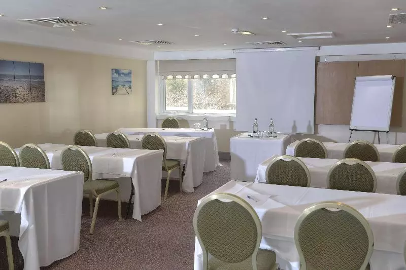 Отель Cresta Court