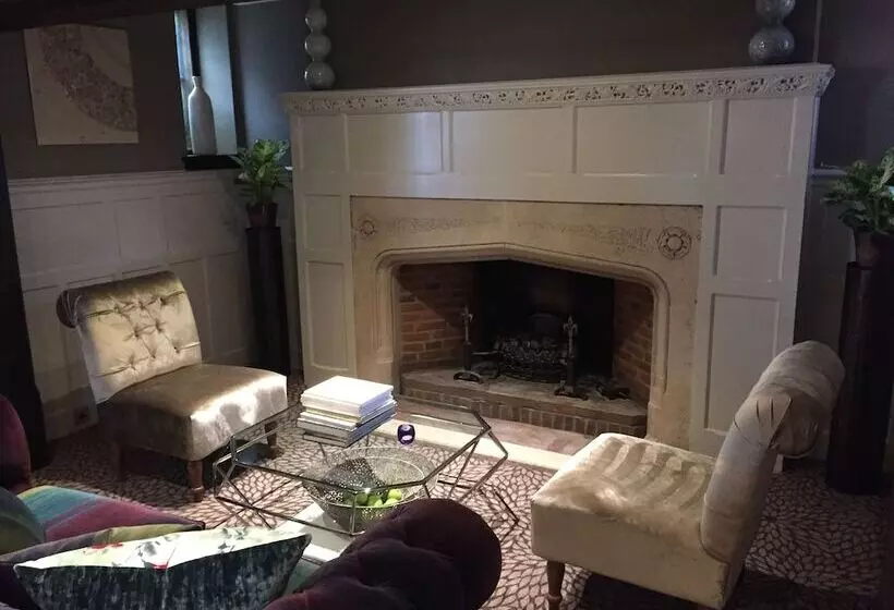 Hotel Hogarths Stone Manor