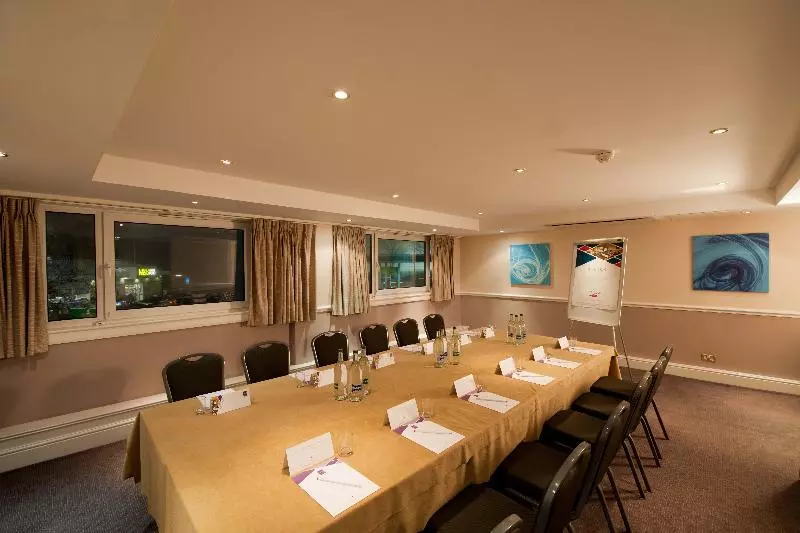 هتل Leonardo Inn  Glasgow West End