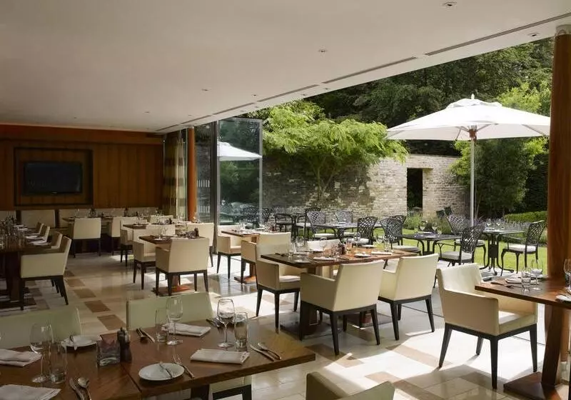 Отель Lucknam Park