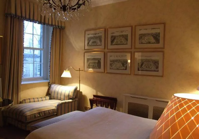 Отель Lucknam Park