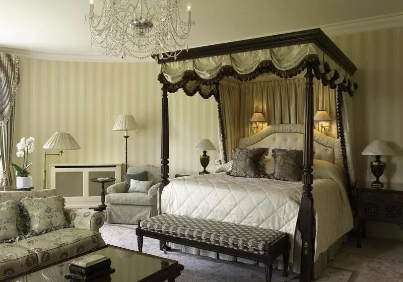 Отель Lucknam Park