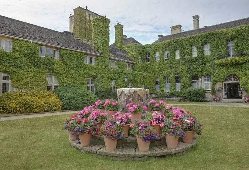 Отель Lucknam Park