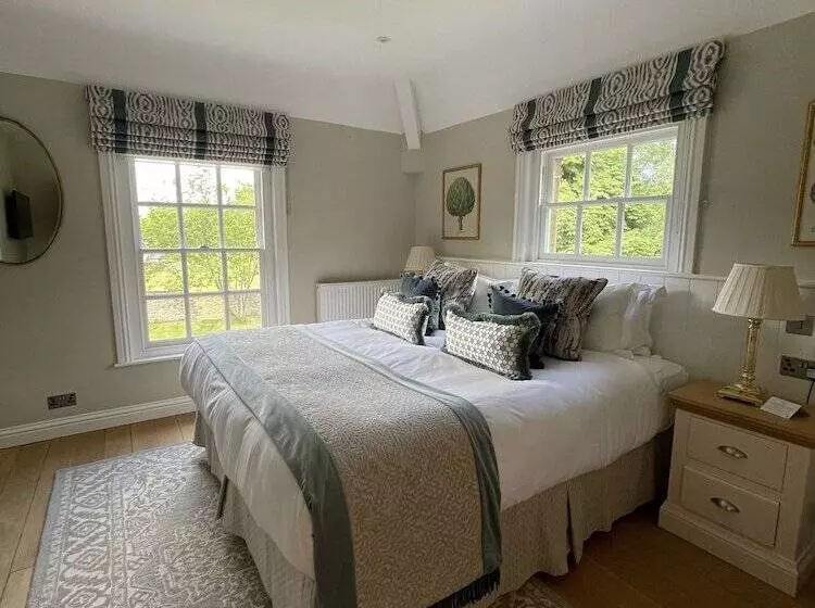 Отель Lucknam Park