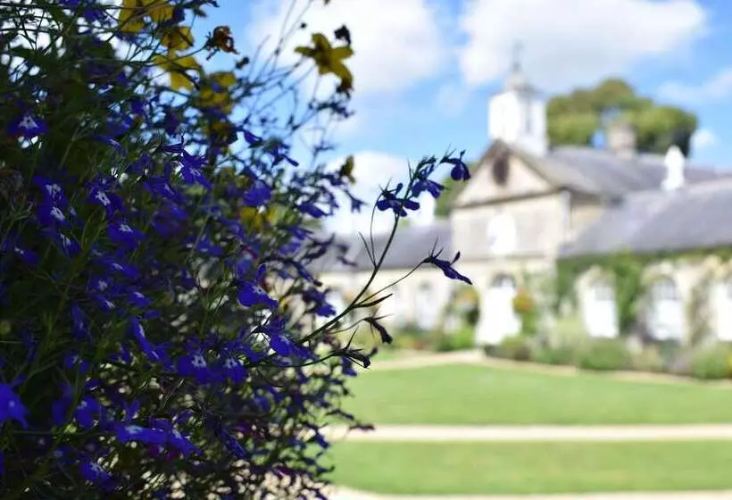 Отель Lucknam Park