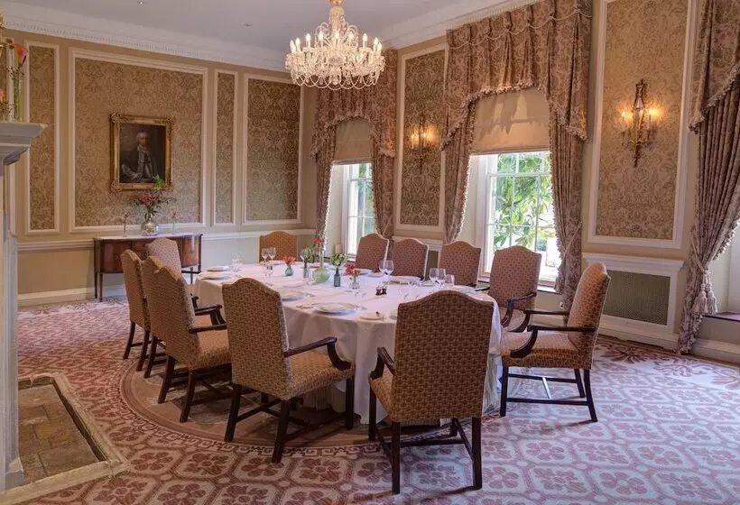 Отель Lucknam Park