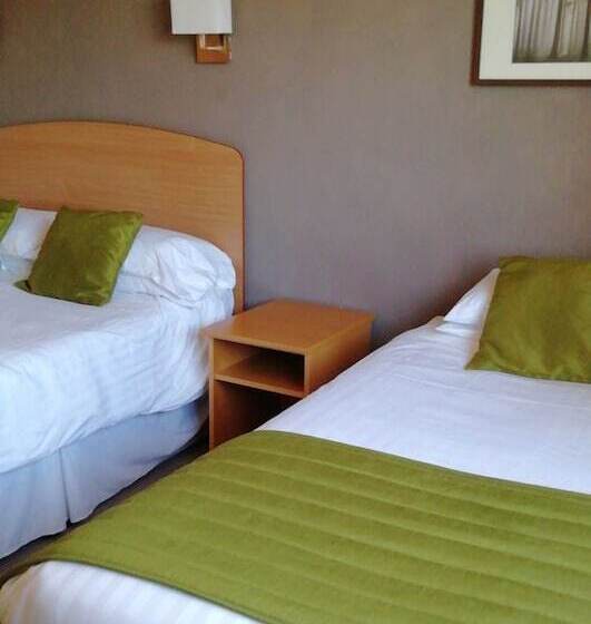 Отель Stamford Gate