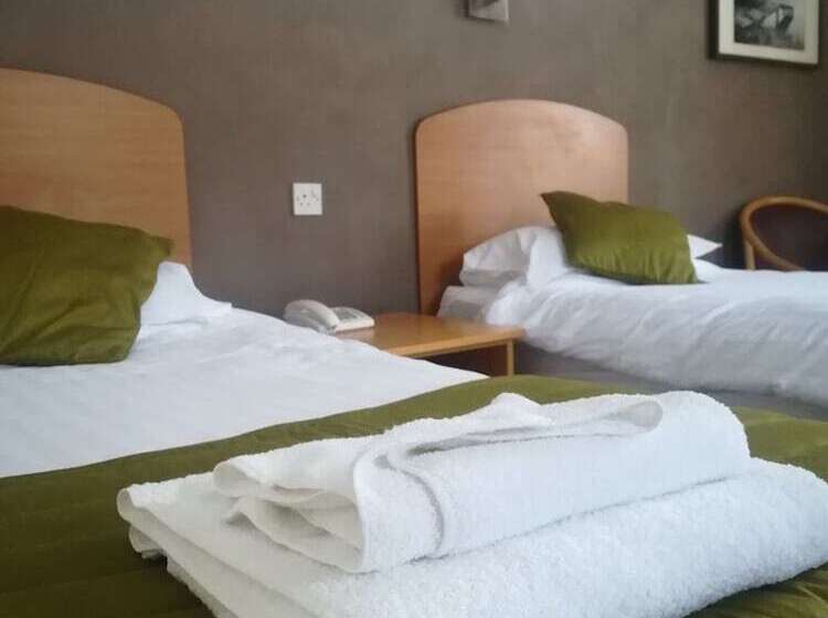 Отель Stamford Gate