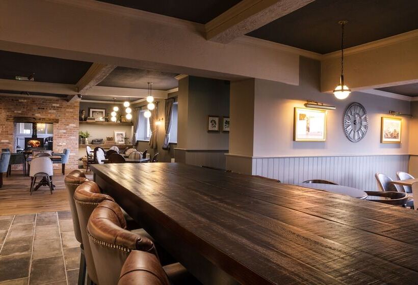 Отель Stamford Gate