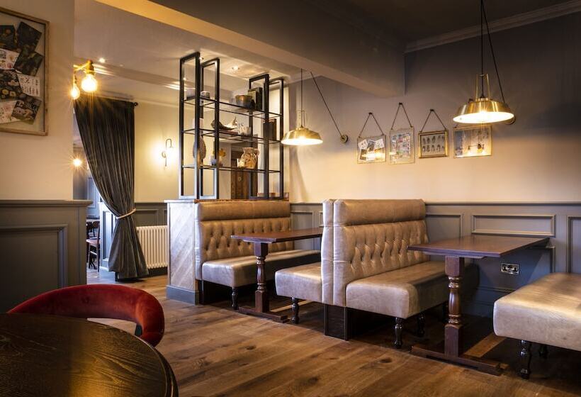 Отель Stamford Gate