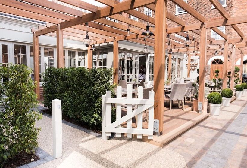 בית מלון כפרי The Beverley Arms