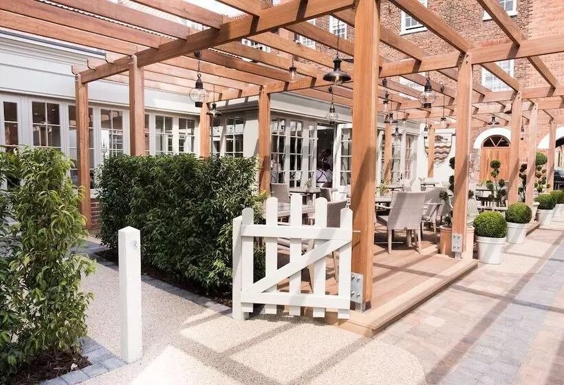 בית מלון כפרי The Beverley Arms