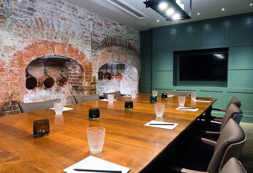 בית מלון כפרי The Beverley Arms