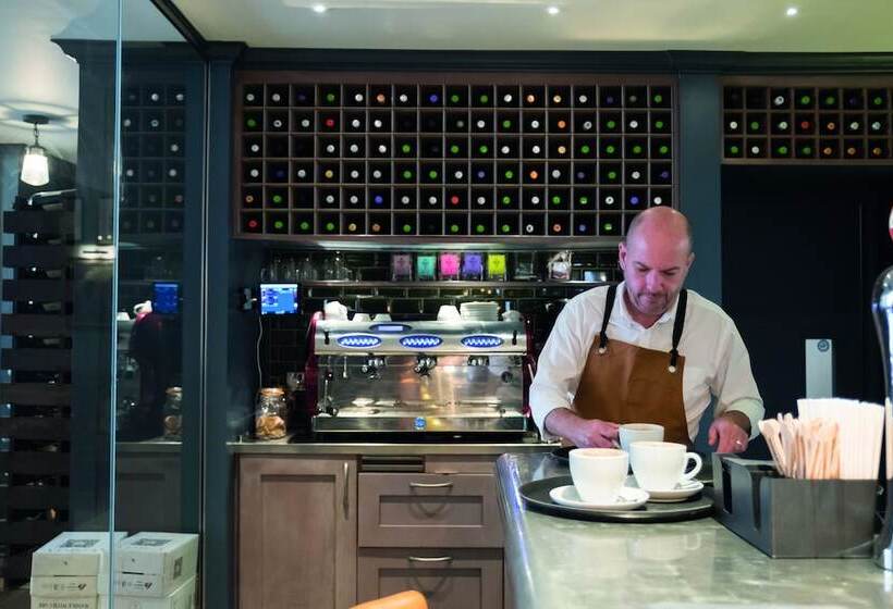 בית מלון כפרי The Beverley Arms