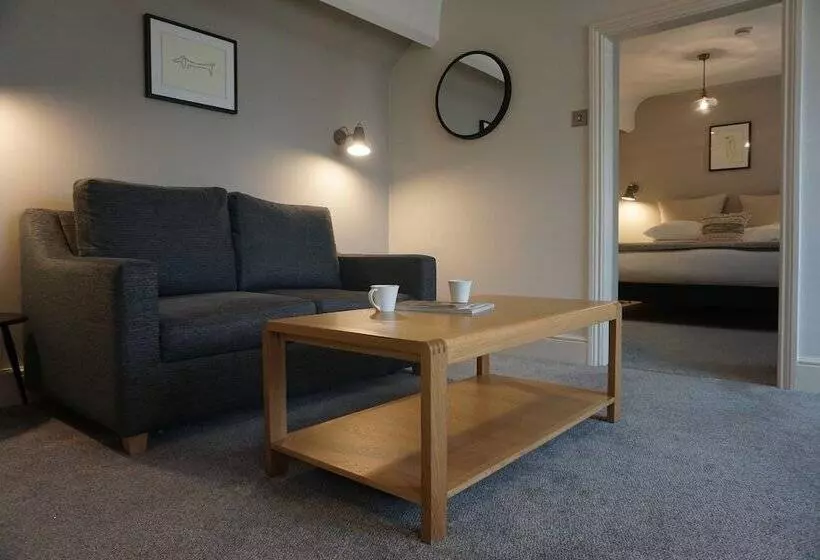 Отель The Crown