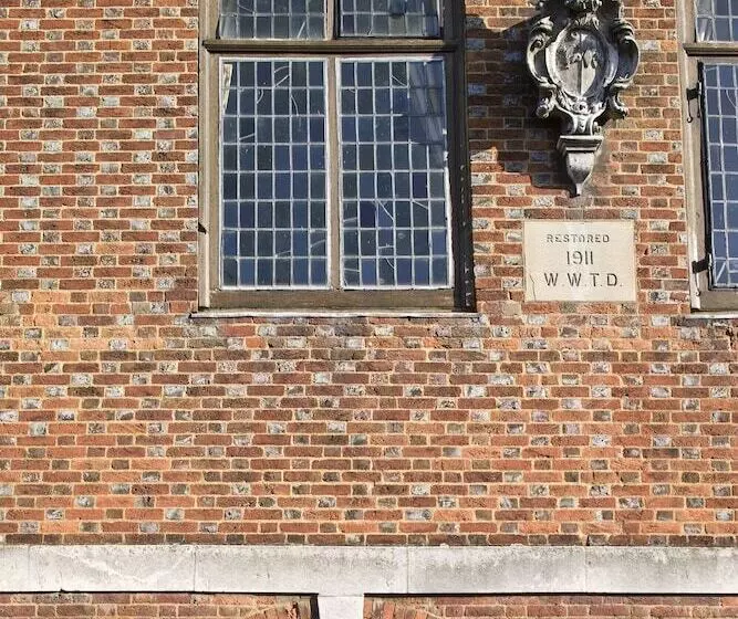 Отель The Crown