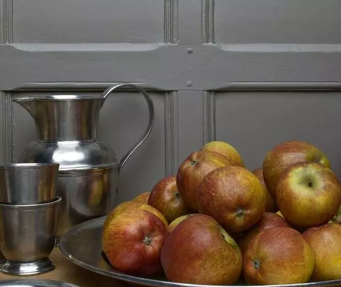 Отель The Crown