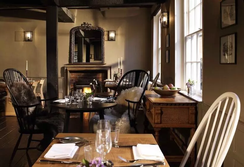 Отель The Crown